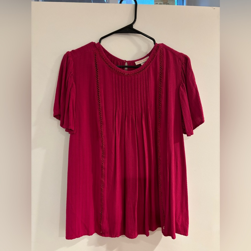 Women’s Knox Rose, light rayon, raspberry top, size Medium